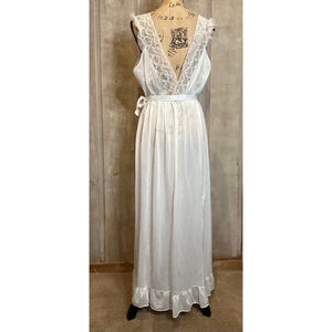 Vintage Women's Mary Barron Long White Nightgown Lingerie Ribbon 40